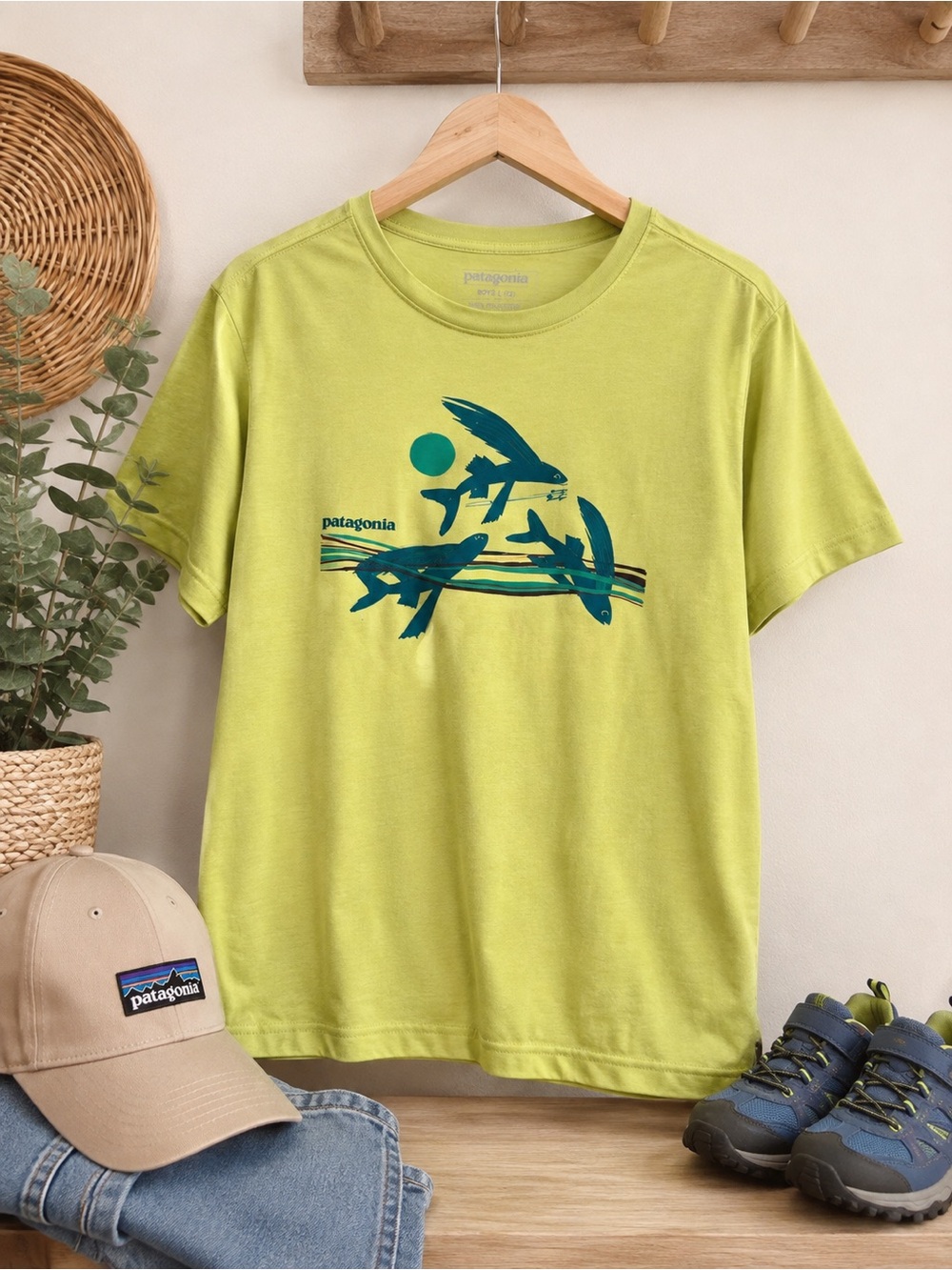 Patagonia Boys Graphic Performance T-Shirt Green Size L 12